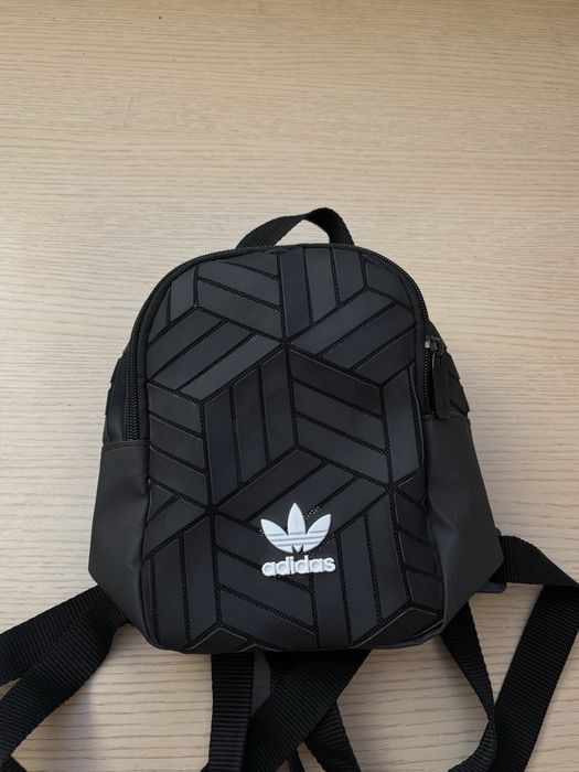 Портфель Adidas.