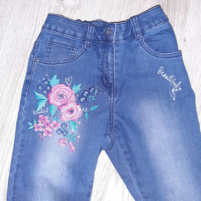 Spodnie jeans rozm.140, piękny  haft