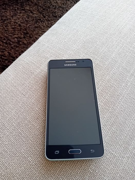 Telemóvel Samsung com carregador