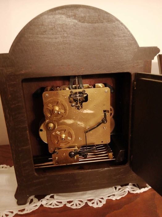 Relógio de mesa Vintage (Tempus Fugit)