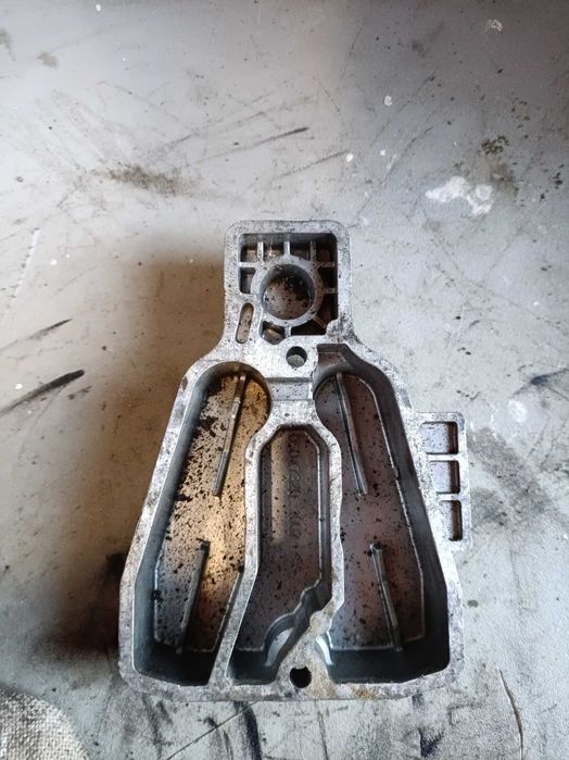 Silnik Hatz 1b20 pokrywa zaworów