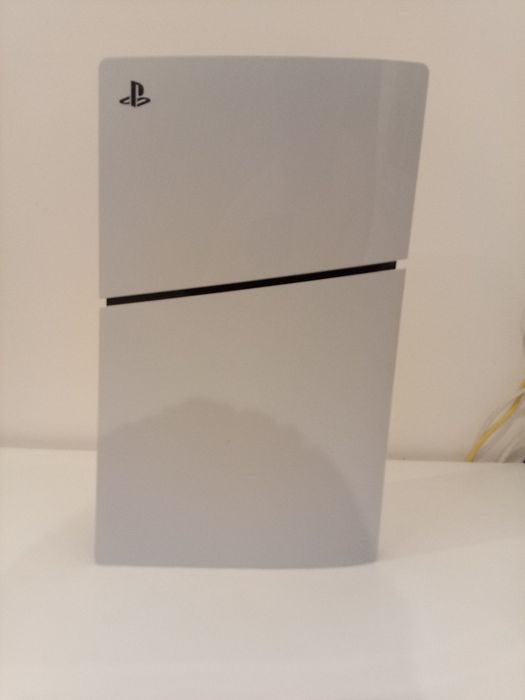 PS5 SLIM 1TB com um comando + suporte de carregamento
