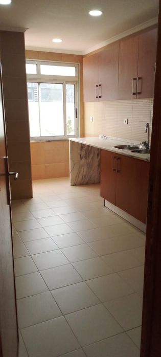 Arrenda-se apartamento T2 Brandoa