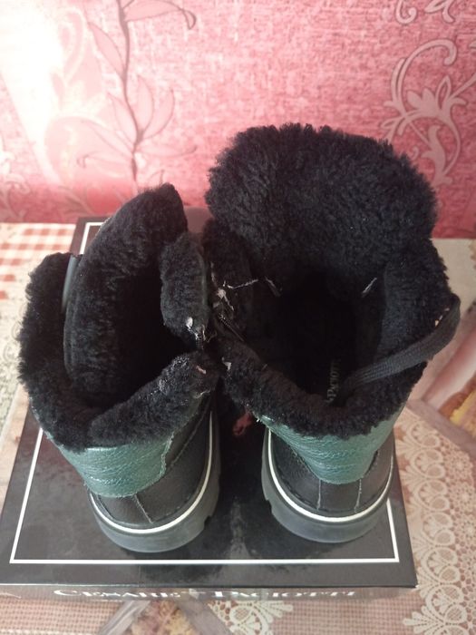 Продам дитяче зимове взуття 33 р