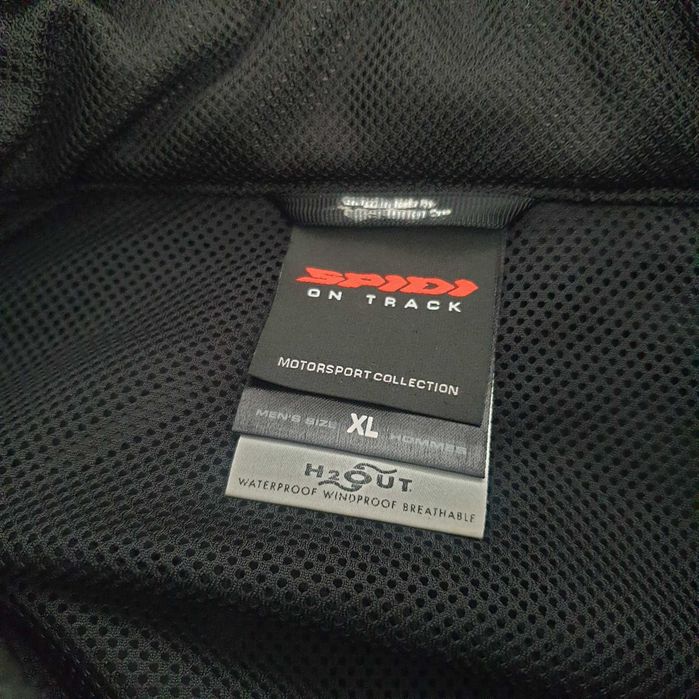 Equipamento de proteção para moto, em muito bom estado.