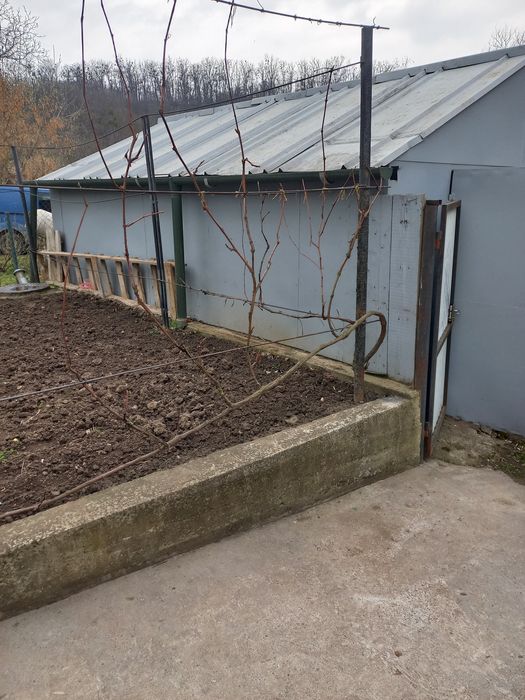 Продам гараж без місця.