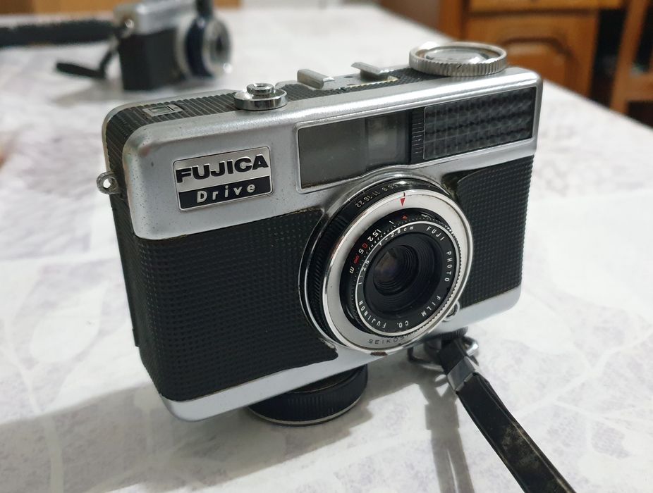 Piękny,  rzadki aparat FUJICA DRIVE  , Stan BDB  . Tanio  .