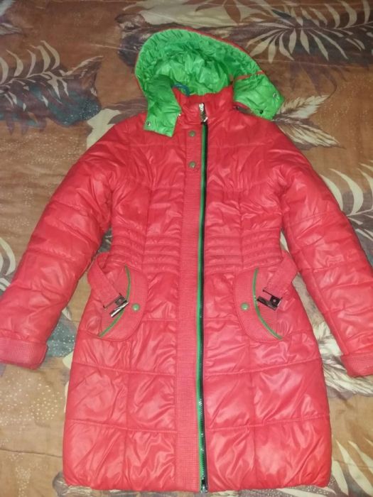 Пальто зимнее женское продам.