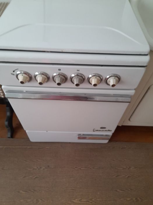 Продам газову плиту