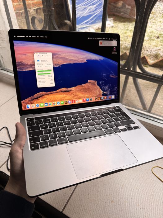 Macbook pro 13 m1 8/256 повний комплект