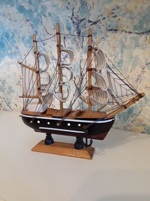 Макет парусника из дерева