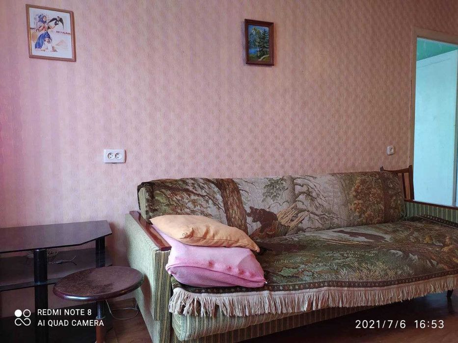 Продам под ремонт 2х к. квартиру пр. Поля, район магазина Юность