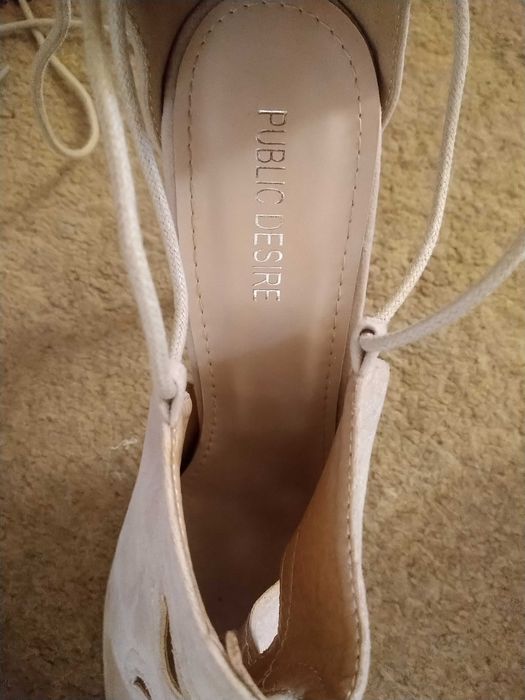 Buty jasne na lato