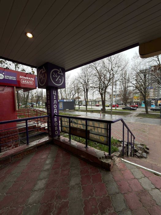 Приміщення 33,5 м² з окремим входом 2 хв від метро Палац Спорту