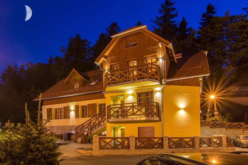 Willa Echo w cichym centrum Szklarskiej Poręby. Pokoje i apartamenty