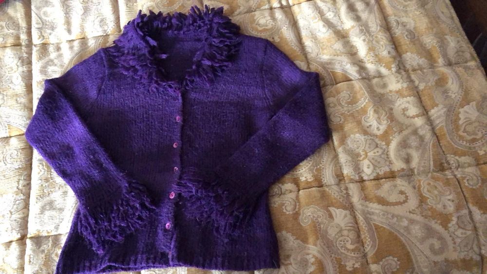 Uma camisola e dois casacos Tam M