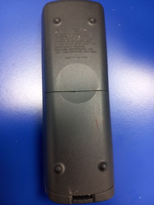 Pilot Sony RM - SC3  orginał.
Nie wiem z jakimi urządzeniami jest komp