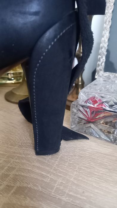 Buty botki na obcasie Hugo Boss roz.37 skóra  czarne  kozaki