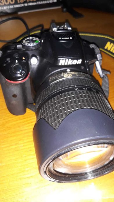 Nikon D5300 c 18-140 + Flash Nikon SB900