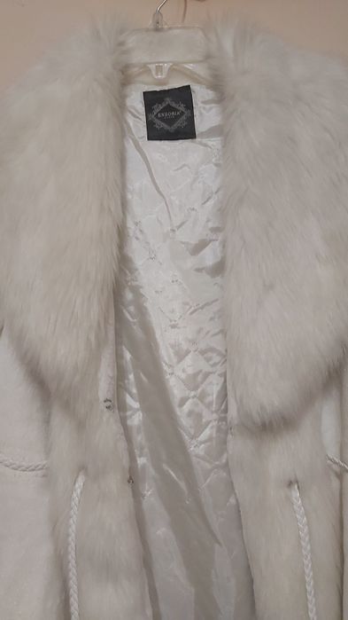 Шубка біленька штучне хутро