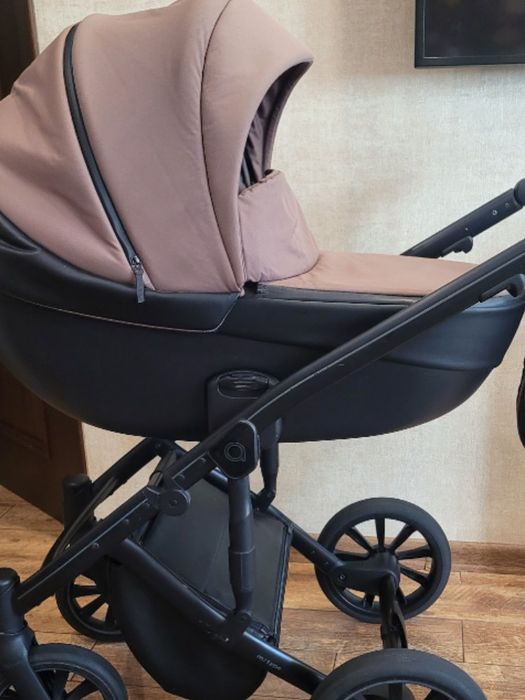 склад Коляски бу в отличном состоянии как новые! Вадатурского  71\1