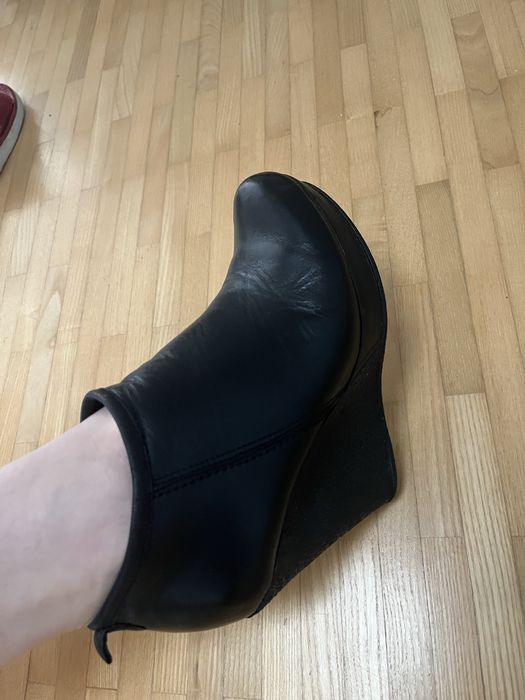 Skórzane  botki na koturnie 37
