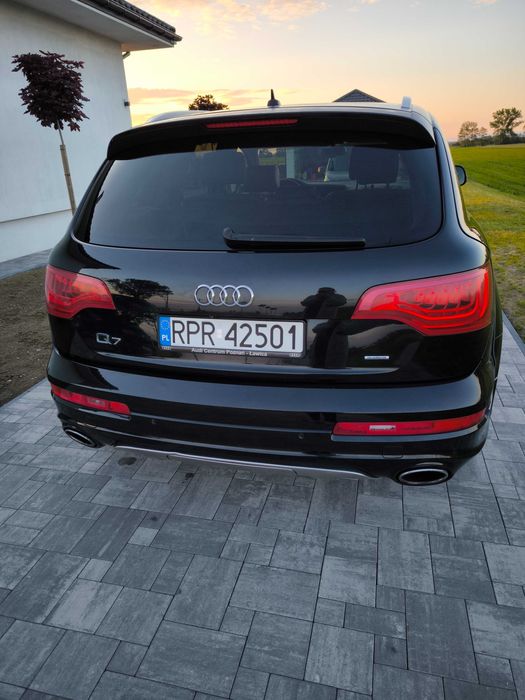 Samochód Audi Q7