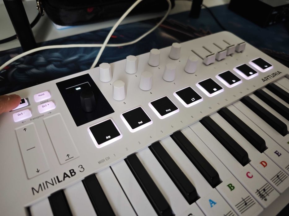 Teclado MIDI Arturia MiniLab 3 + Auscultadores OneOdio Pro10