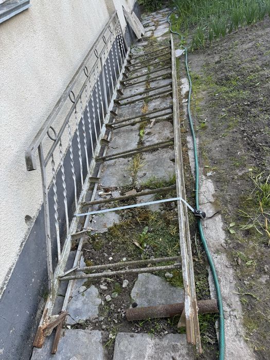 Сходи  металеві з перилом