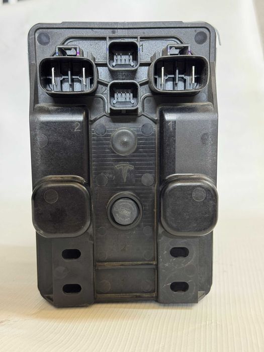 Електродвигун рульової рейки Tesla
model 3/ Y