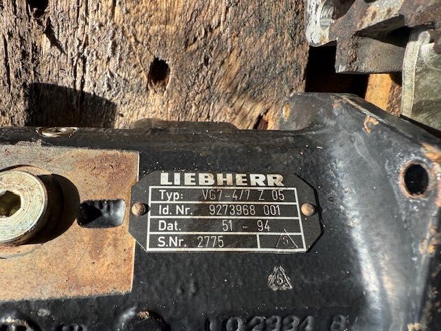 LIEBHERR A 932 przeładunek wyposażenie kabiny