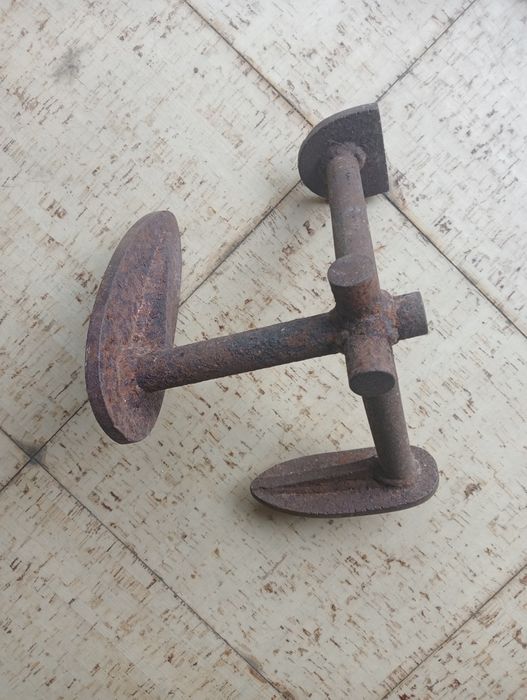 Vendo bigorna de Sapateiro.