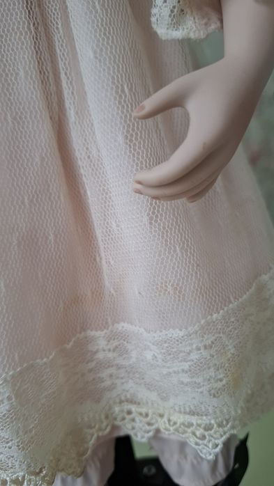 Фарфоровая кукла
