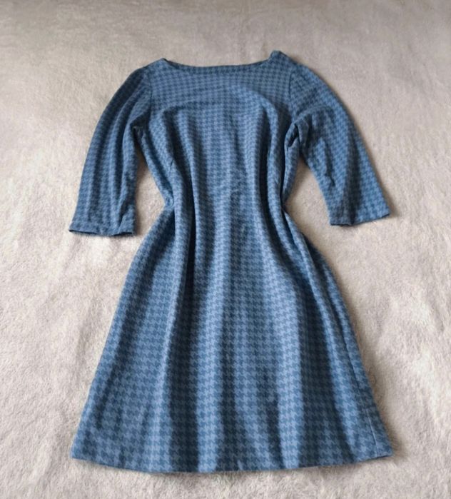 Niebieska sukienka w pepitkę