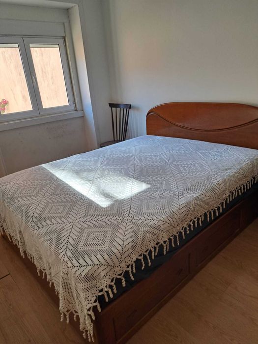 Colcha de Renda Feita à Mão, nunca usada