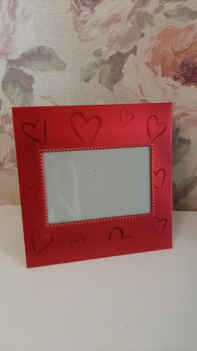 Красная рамка для фото, фоторамка