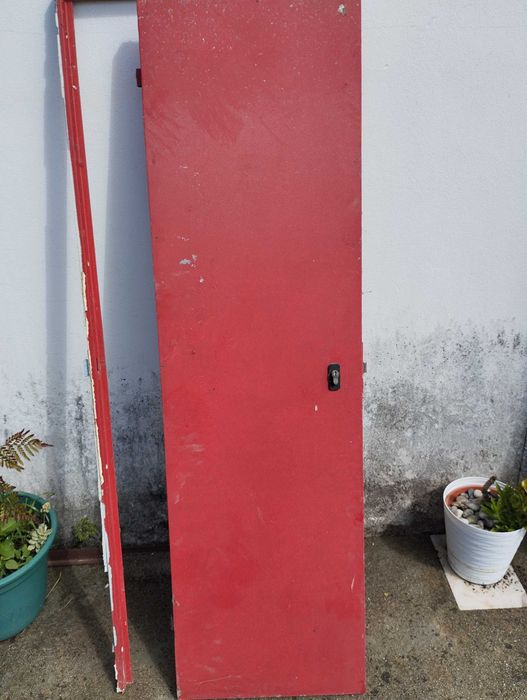 Porta em ferro usada completa Carreiras (São Miguel) E Carreiras ...