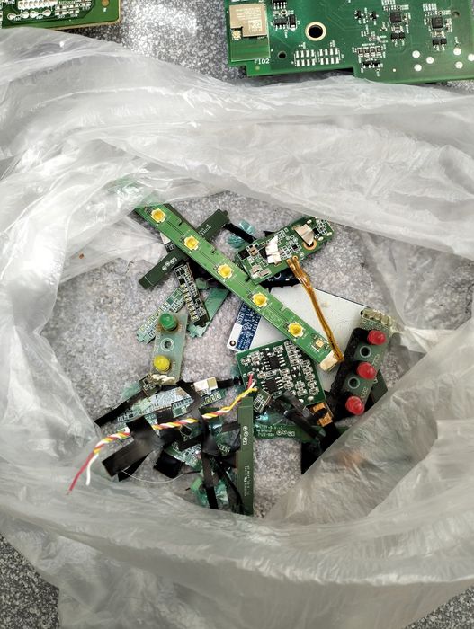 Płyty elektroniczne i żarówki LED