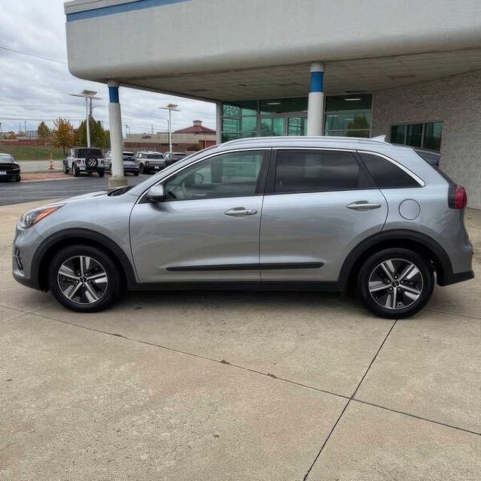 Kia Niro LXS      2022