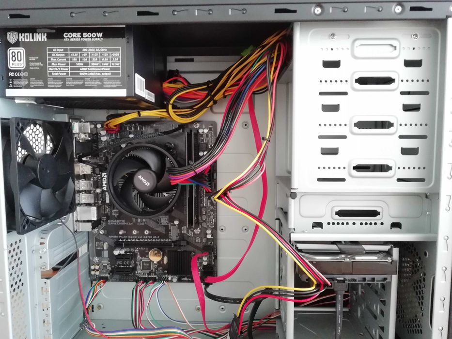 Computador Desktop (AMD Ryzen 3)