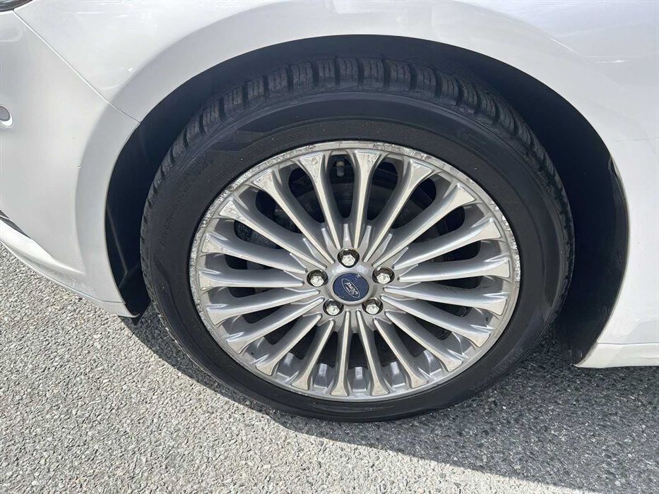 Ford Fusion Titanium Hybrid      2014