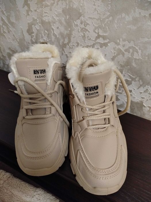 Жіночі Кросівки зимові