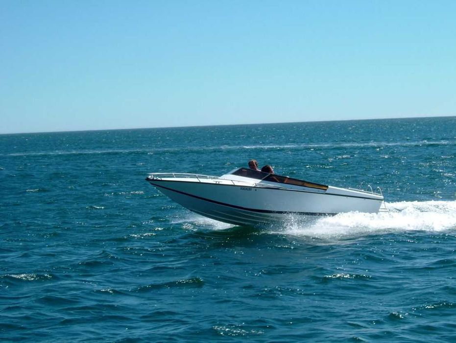 Lancha Autoconstrução c/ motor Mercruiser 230 hp 4 tempos