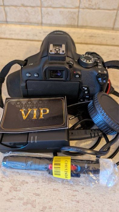 Canon EOS 750D + EF-S 18–135 mm
