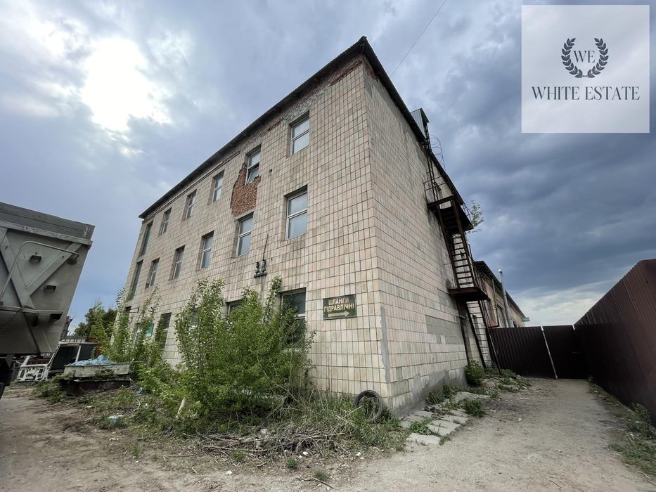 Оренда комерційної будівлі з ділянкою