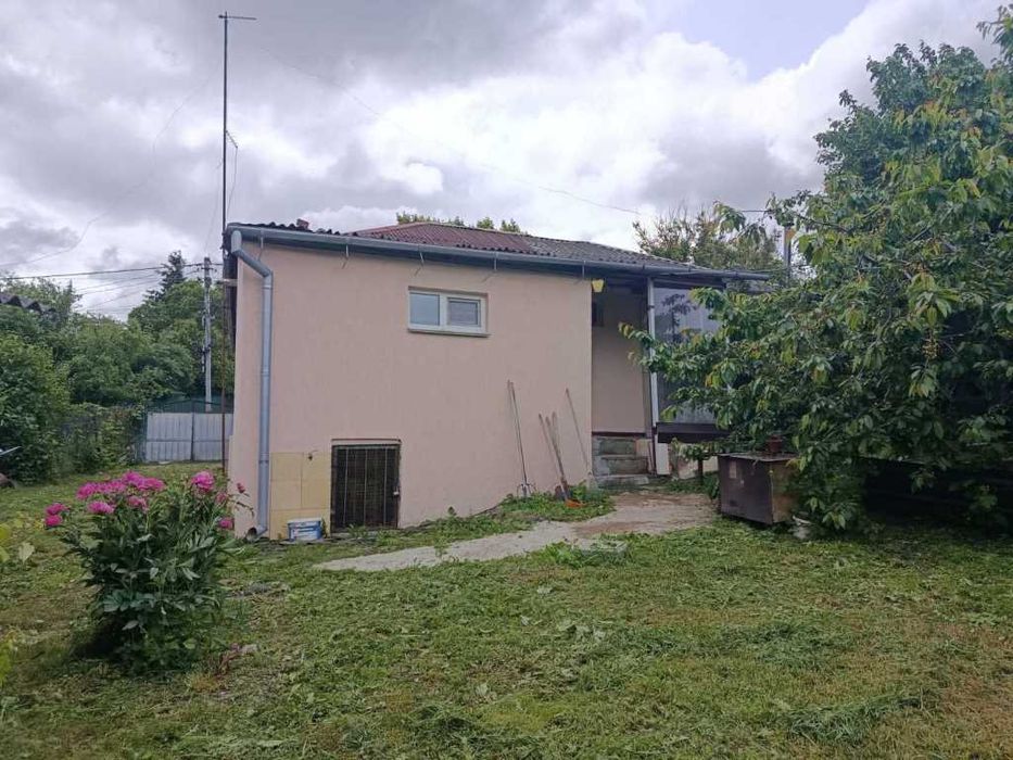 Продаж частини будинку з власним двором в центрі!!