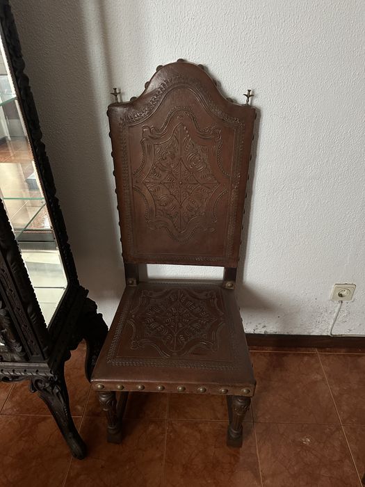 Cadeiras de Couro Antigas