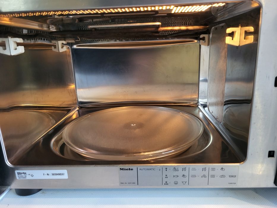 Мікрохвильова піч Miele 25л 1000w нержавійка  з грилем