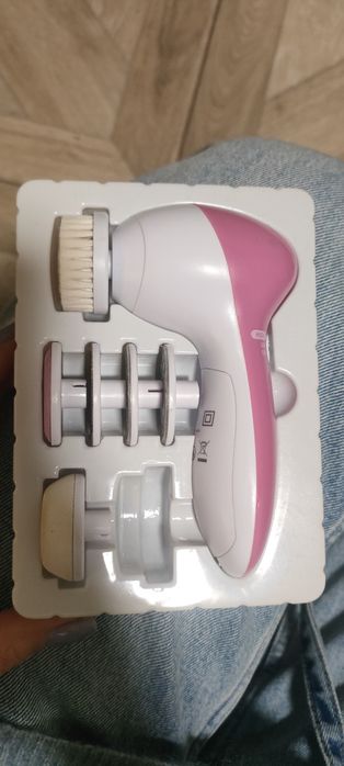 Szczoteczka elektryczna do twarzy peelingu