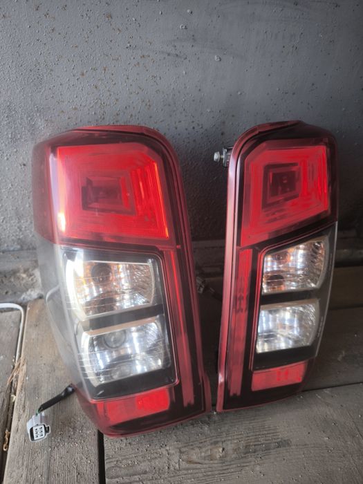 Оригінальні задні фари Mitsubishi L200 (2019-2024).